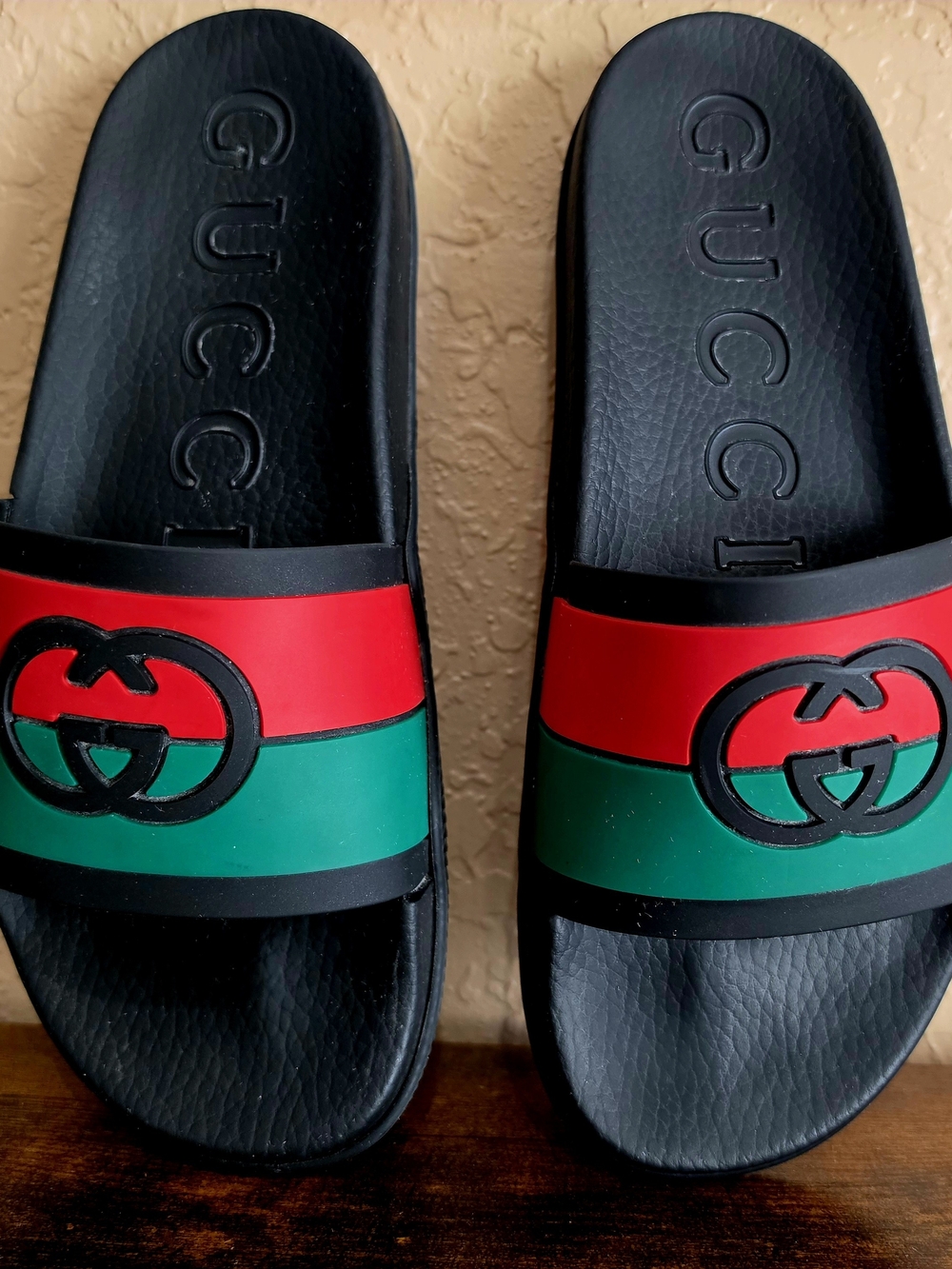Authintic Gucci Men's Black Slide with Red and Green Stripe